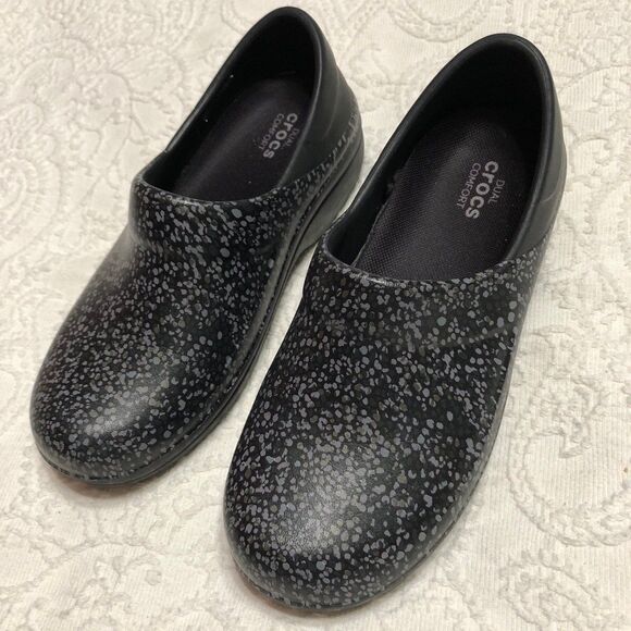 Crocs Size W5 Clogs Black and Gray Spec Slip On Nurse Shoes or Everyday Comfort - Picture 1 of 8